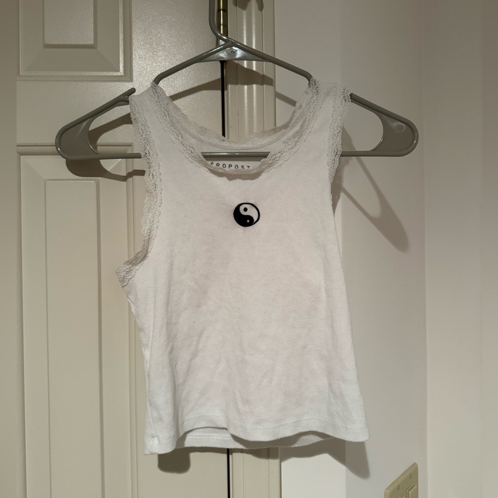 Aeropostale Yin&Yang Lace Design White Tank Top - small